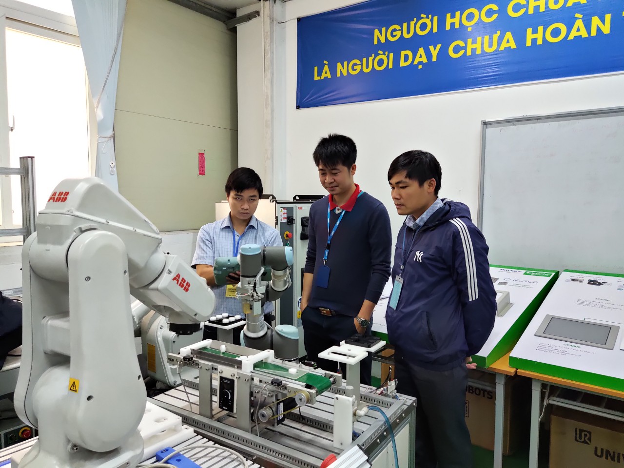 Bài test Lập trình robot ABB Level 1